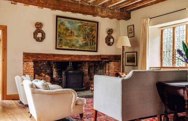 Lavish Tudor Estate Gardens - Sleeps 25 - Foto 7