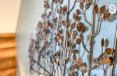 Secluded Log Cabin with Views & Hot Tub, Foosball, Wood Stove - Heavenly Homestead - Foto 27