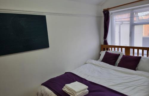 Entire 3 bedroom home with Parking in Welling, London, UK - Photo 31
