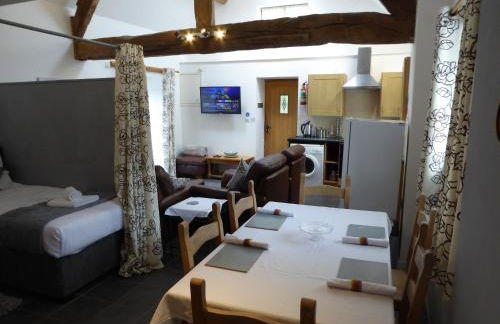 Romeo Cottage - Sleeps 4 - Open Plan Barn - Private Hot Tub & Garden - Foto 44