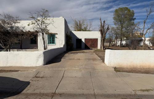 3 bed 2 bath Hacienda near Downtown and NMSU. - Photo 14