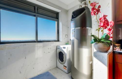 Skyview 2BR with Balcony and Garage - Foto 10