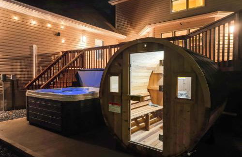 Lux Retreat with Indoor Swim Spa Game Lounge Theater Hot Tub Sauna - Foto 7