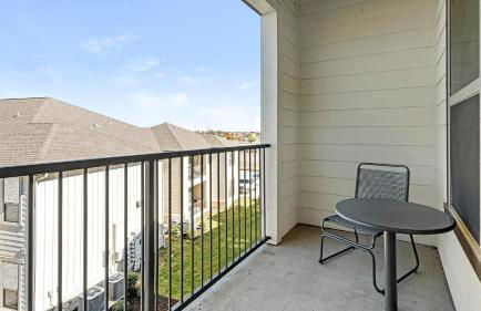 Landing Amazing 1BD Courtyard Pool - Photo 19