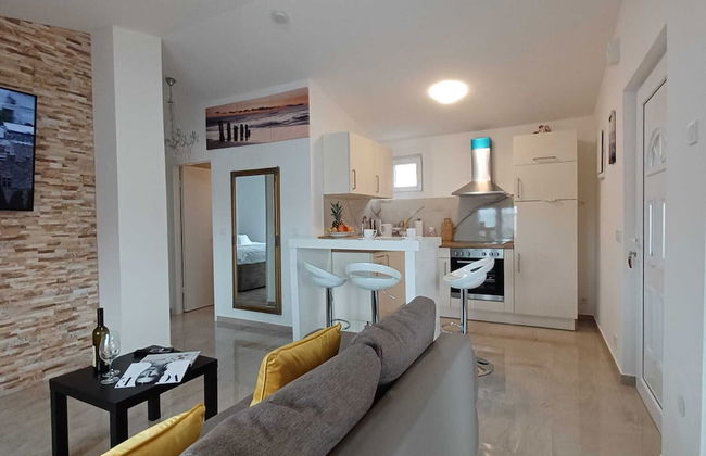 Beachfront Apartment With Balcony and Sea View - Foto 12