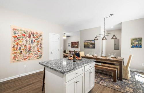 Charming 5bd - BBQ - Deck- 4mins Duke University - Photo 8