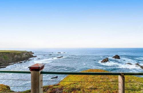 Oceantfront Estate with Luxury Kitchen & Game Room - Photo 37