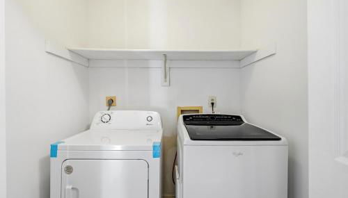 Bright Family Retreat with Private Backyard & Loft - Foto 4