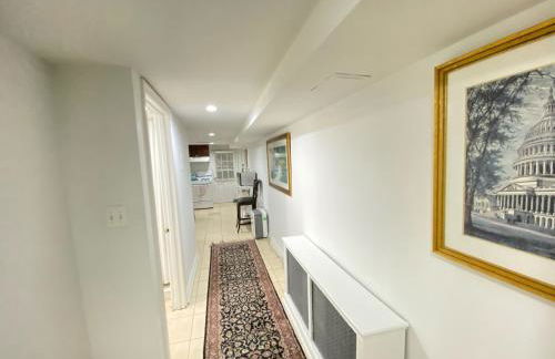 Renovated English Basement 2bdrm Home near METRO - Foto 29