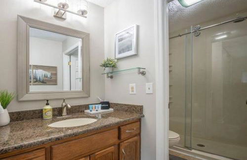 Brook Haven Condo - Downtown Blowing Rock Ground Floor Fully Stocked with 2 King Beds - Foto 7