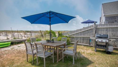 North Truro Beachfront Cottage with Cozy Backyard - Foto 2