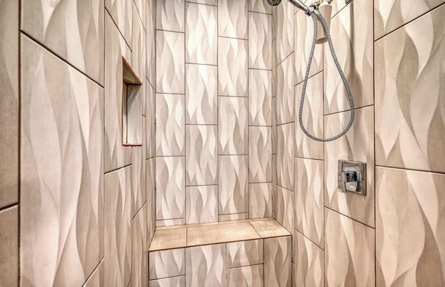 Upscale 5BR Home on Lake Travis With Hottub & Lake Views - Foto 28