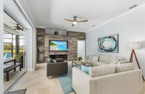 Villa Tropicana Luxury pool home. Gated community - Photo 16