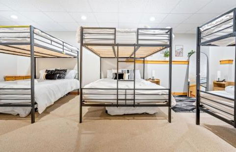 3 Mi to SR! Sleeps 25, Spacious, Hot Tub, Arcade! - Foto 41