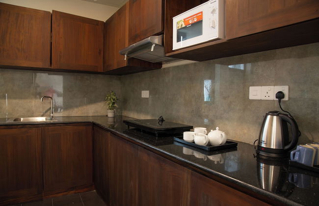 Marine Suites - Photo 37