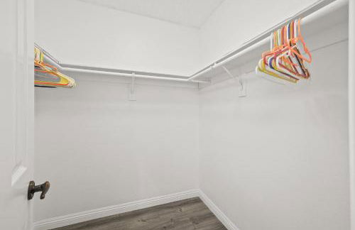 Newly Remodel Luxury Home with Hotel-Like Amenity - Foto 28