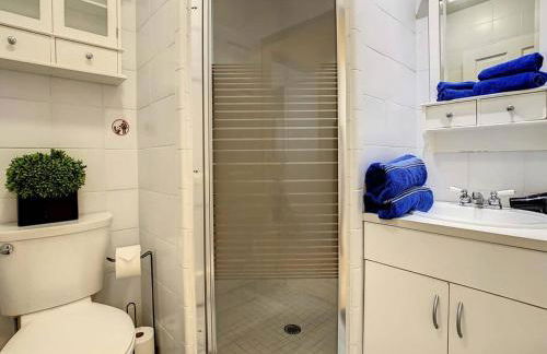 STEPS FROM THE BEACH, BEST LOCATION, 2 BDRM 2 BTH - Foto 38