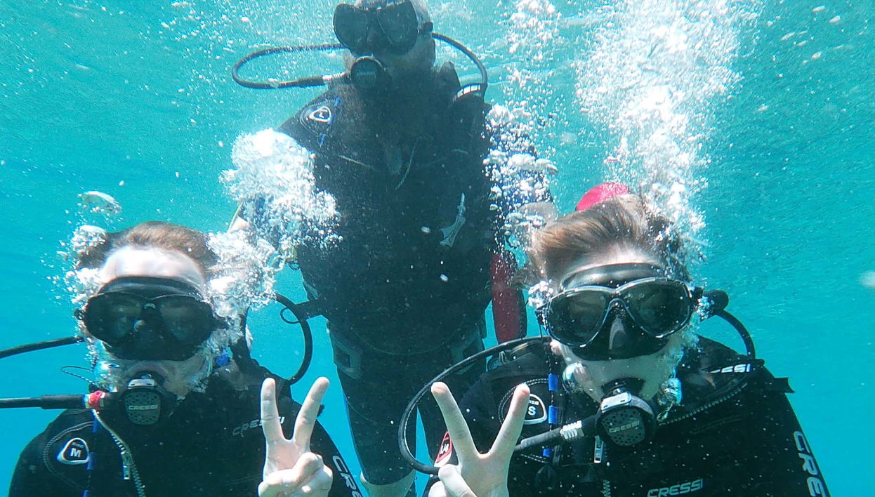 Batismo de mergulho em Agia Pelagia