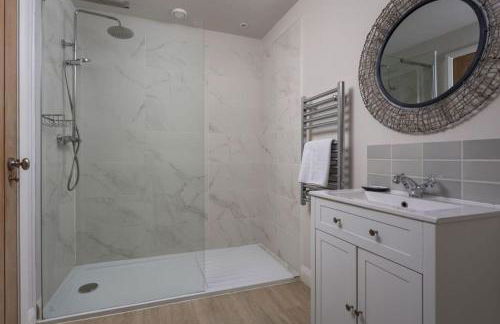 Stone Barn, contemporary barn conversion - Photo 23