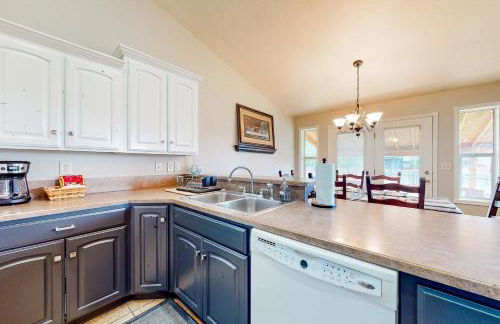 Hike, Golf and Explore Driggs Home with Patio and Grill - Foto 12