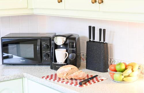 Bright 3BR House Ideal for Families & Groups - Foto 9