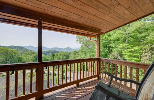 Beautiful Franklin Home with Bunkhouse and Hot Tub! - Foto 33