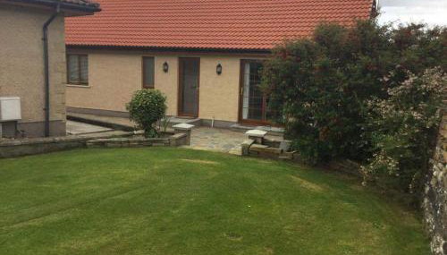 Langley Cottage with patio, spacious rooms - part of Langley Serviced Apartments several properties in Wick - Foto 4, Garden