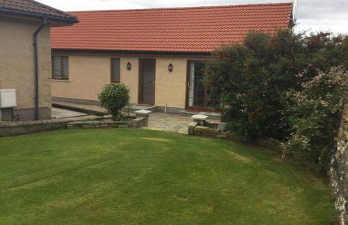 Langley Cottage with patio, spacious rooms - part of Langley Serviced Apartments several properties in Wick - Photo 4