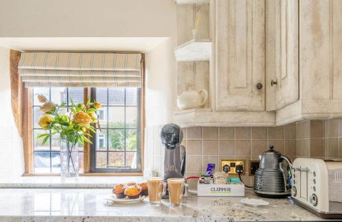 Cotswold Thatched Cottage - Photo 12