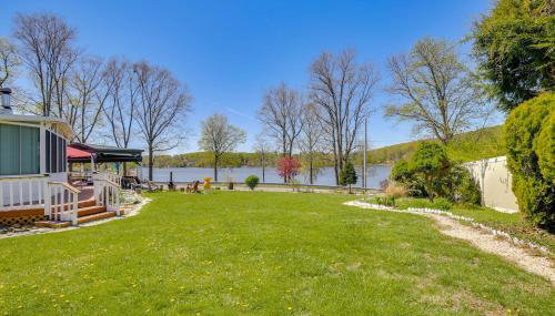 Lake Carmel Access Waterfront Home with Deck! - Foto 3