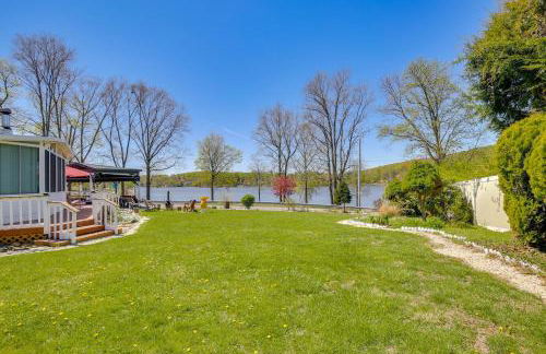 Lake Carmel Access Waterfront Home with Deck! - Foto 3