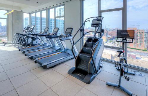 W Loop Studio w Deck Pool Gym 3 blocks to L CHI-644 - Foto 21