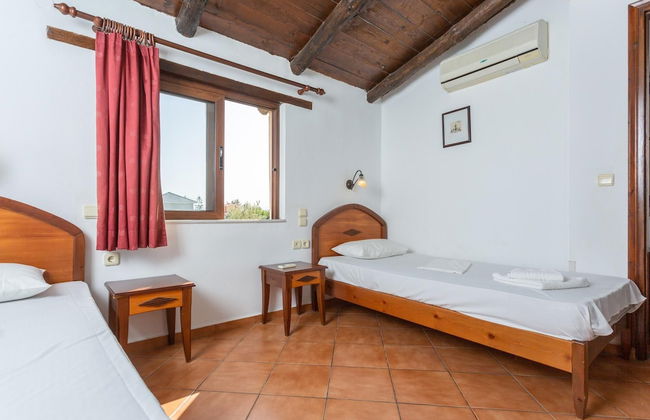 Villa Tzina Large Private Pool Walk to Beach A C Wifi Car Not Required - 1604 - Foto 29