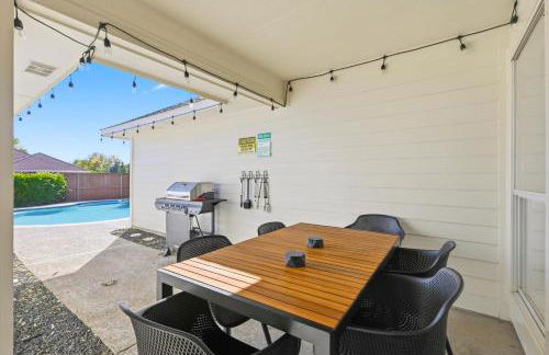 4-BD 2-BA with Backyard Pool Retreat + Game Room - Foto 34