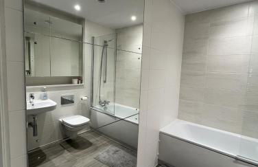 Modern 2bed Apartment in Birmingham City Centre 2 mins from Train Station with Free Parking and WiFi - Foto 69