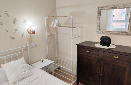 Moderno, luminoso y exterior en calle peatonal - Foto 18