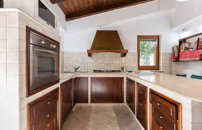 Valley View Villa in San Mango D'aquino with Hot Tub - Foto 10