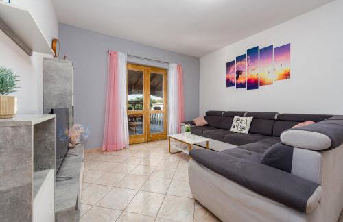 Holiday House Laetitia with pool - Foto 28