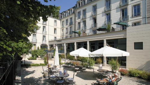 HOTEL CERISE - LES SOURCES Luxeuil-les-Bains - Foto 2, Garden