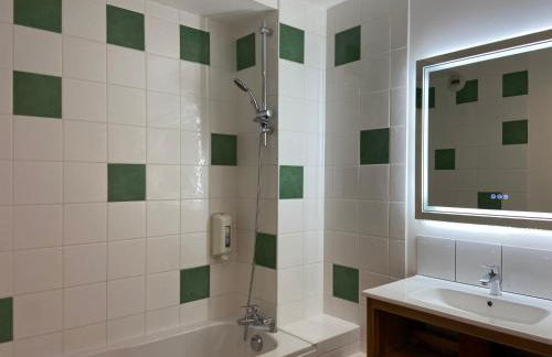 T2 bord du canal du midi piscine - Photo 14