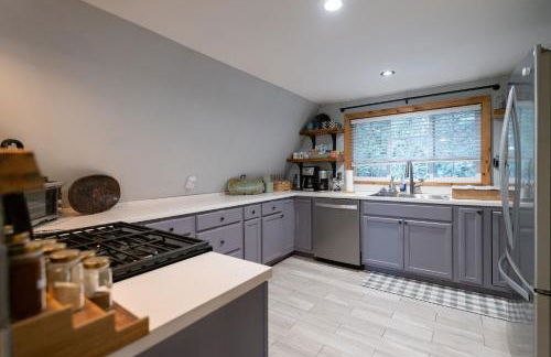 Secluded Forest Cabin with Hot Tub and Private Waterfall - Foto 50