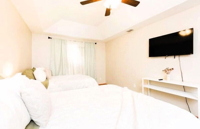 McAllen Majesty 4BR w Pool and Comfort - Foto 3