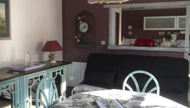 A pied, 300m de la plage et 500m du village - Photo 4