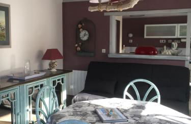 A pied, 300m de la plage et 500m du village - Photo 4