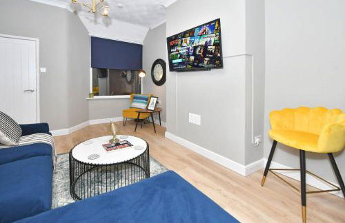 Elm House by YourStays - Lovely home in Cheshire, quiet residential street - Photo 10