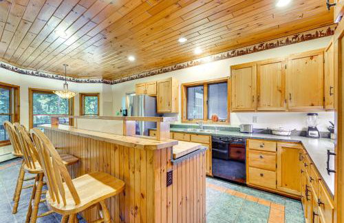 Private Deck and Fire Pit Adirondack Family Home - Foto 6