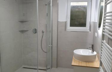 Schöne Wohnung über Wissen - Foto 9