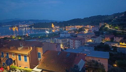 Desiree Holiday - Foto 2