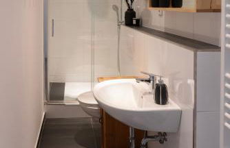 FeelsLikeHome - Schöne&zentral angebundene Altbauwohnung mit Parkplatz - Foto 16