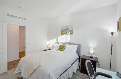 Entire Private Home with 4 Bedrooms 2 Bathrooms, Mountain Edge, New House, Ranch, Gated Yard, Available Now - Foto 31